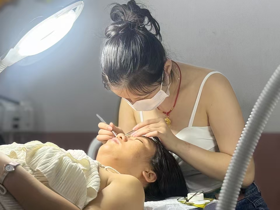 精选东莞市力推的美睫美甲化妆培训学校实力排名一览