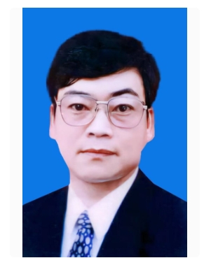 穗华心共辉教育主任李本忠
