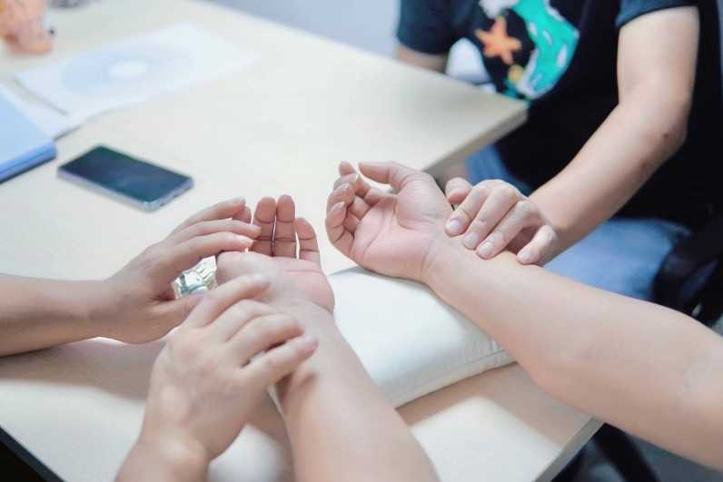 2026名单更新!广州十大中医艾灸师培训机构推荐-润贤中医培训